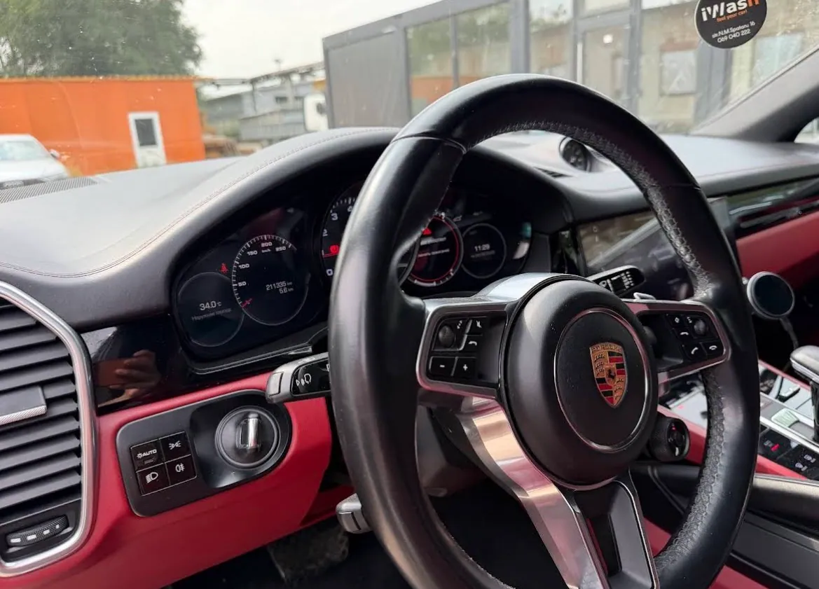 Dan’s 2019 Porsche Cayenne 3.0 TFSI during comprehensive maintenance · 1