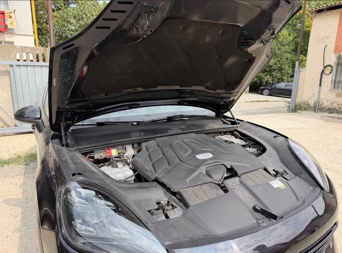 Dan’s 2019 Porsche Cayenne 3.0 TFSI during comprehensive maintenance · 2