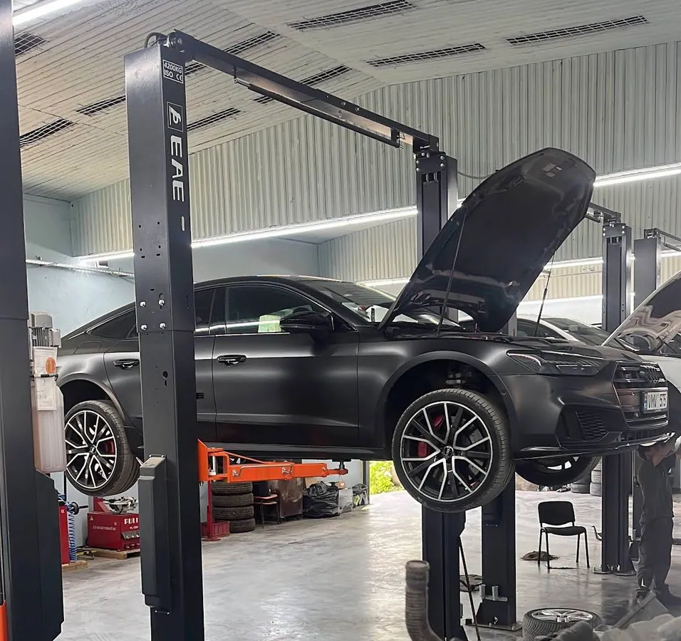 Tom Cruise’s car during technical inspection · 5