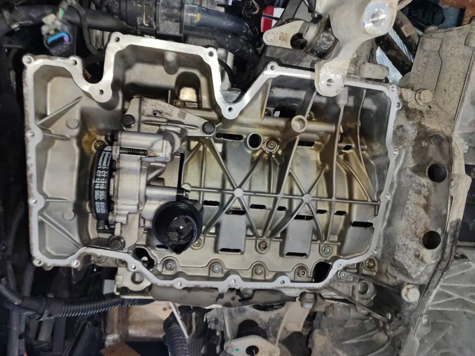 Oil pump belt installation